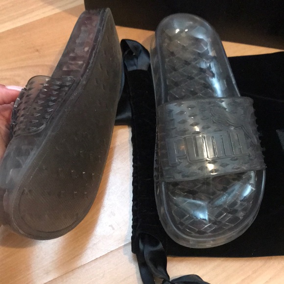 PUMA FENTY BLACK JELLY SLIDES 👡 - Picture 2 of 4